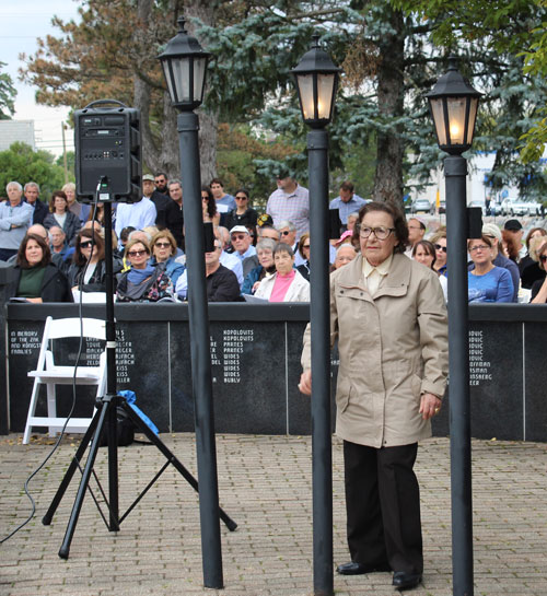 candle lighting ceremomy to remember the holocaust